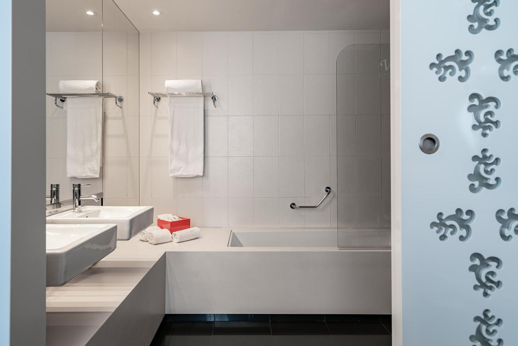 Vincci Room with Gran Via Views,1540082524:JPEG