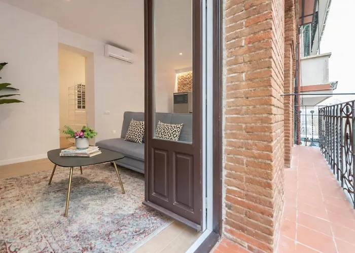 Collection Latina - Apartamentos Únicos en el Barrio Más Auténtico